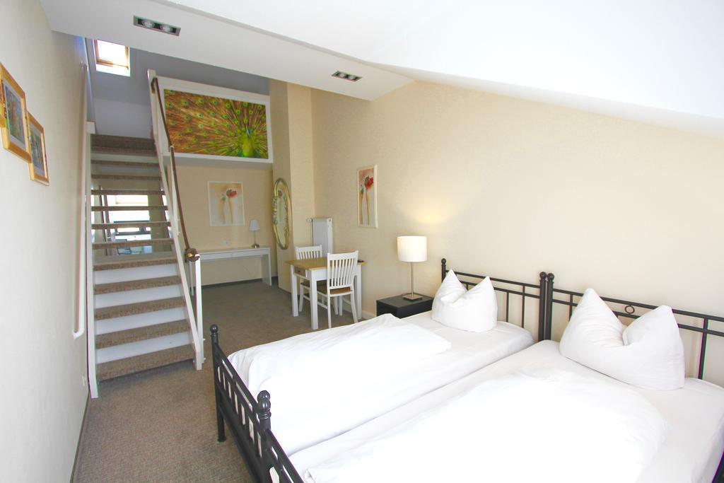 Apartmenthaus Alt Graz Дюссельдорф Экстерьер фото